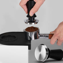 Cargar imagen en el visor de la galería, Tamper de café Barista con resorte calibrado, Tamper de acero inoxidable, 51mm, 53mm, 58mm - Café la Meca
